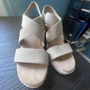 Sonoma Goods For Life Women's Ortholite Taupe Sandals Tan